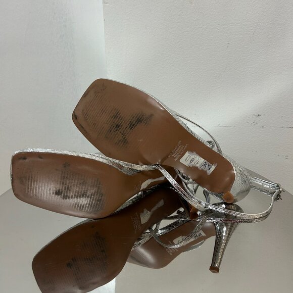 ASOS DESIGN Harissa toe thong mid heeled sandals in silver - Picture 5 of 5